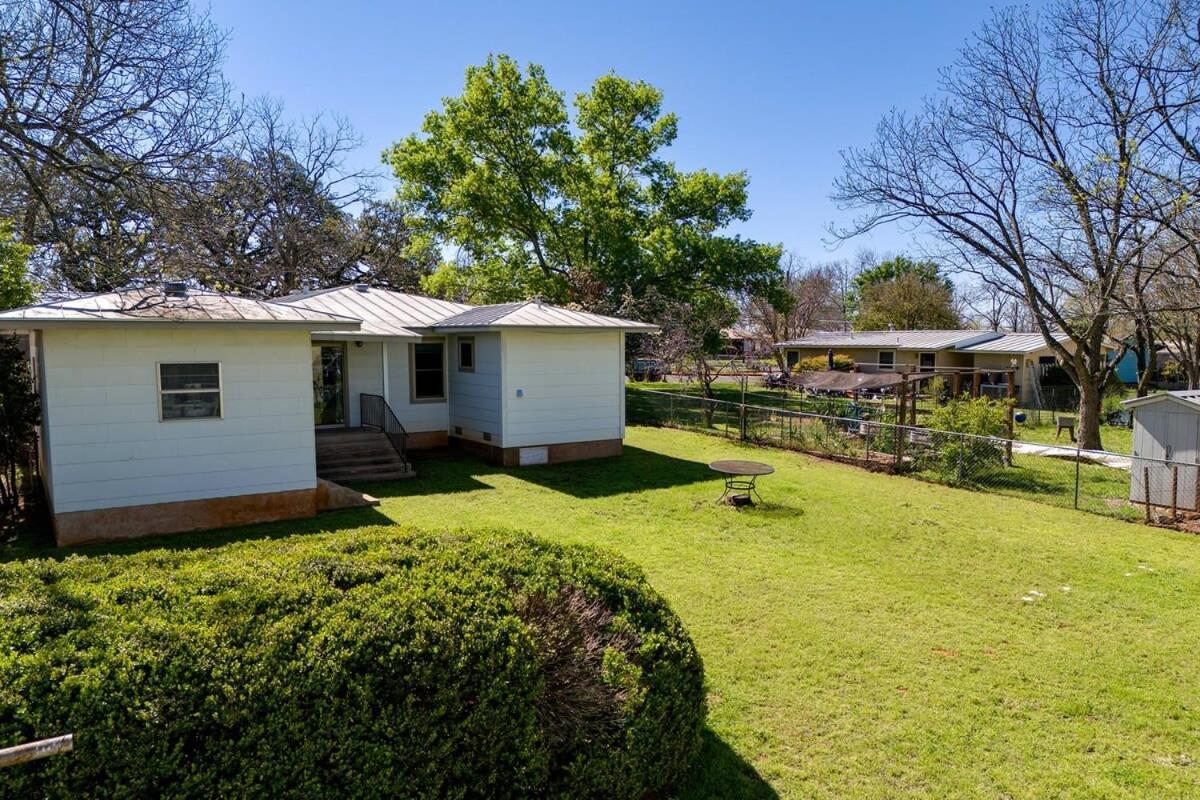 Vintage Veranda - Ping Pong Table & More Fredericksburg Exterior photo